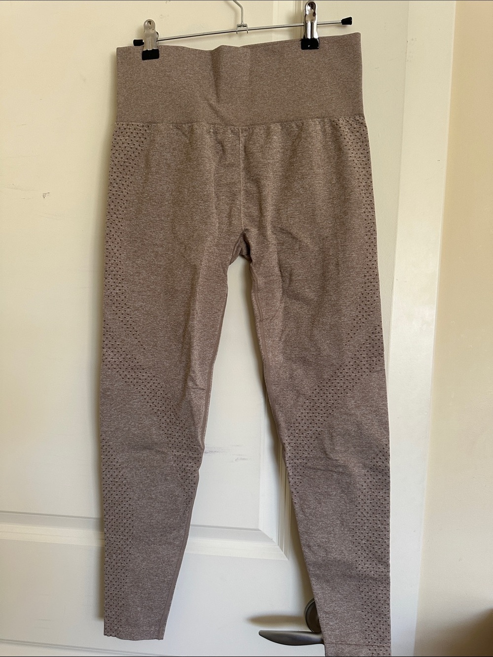 Seamless High-Waist Leggings in Taupe